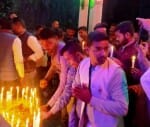 गांधी पार्क में शहीदों को श्रद्धांजलि देते। 