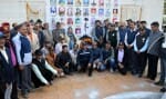 हल्द्वानी में पुलवामा के शहीदों को श्रद्धासुमन अर्पित करते लोग। 