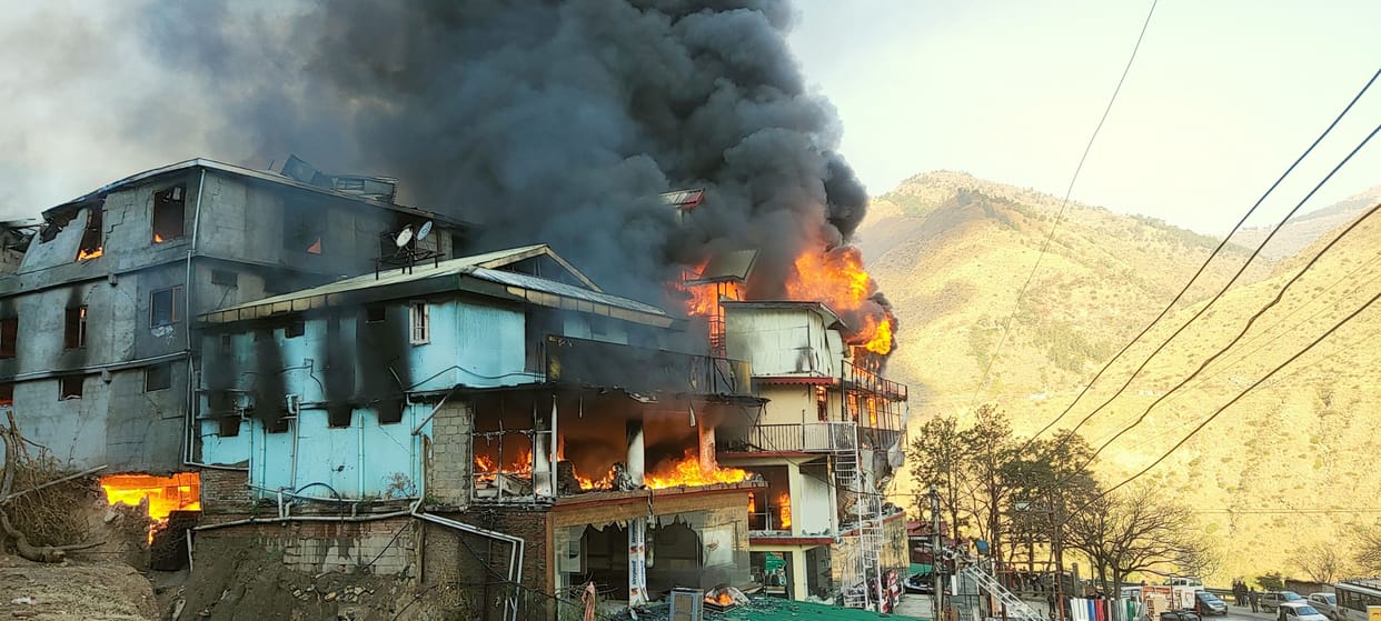 fire in mega store rampur bithal
