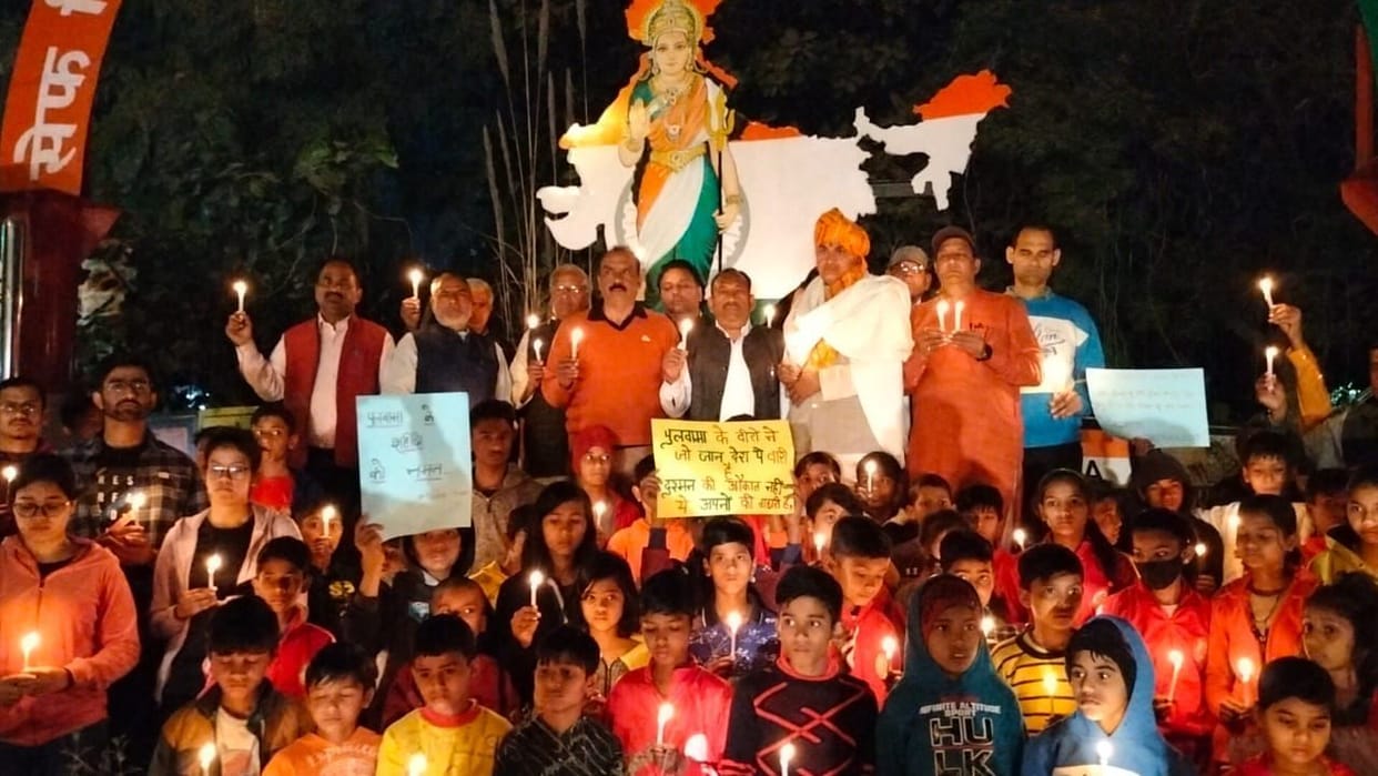 Tributes paid to the martyrs of Pulwama