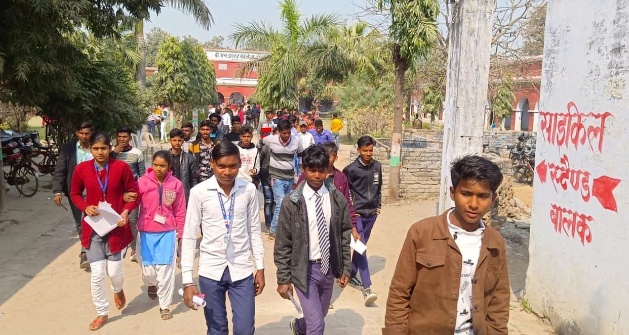 5122 students left the exam on the very first day