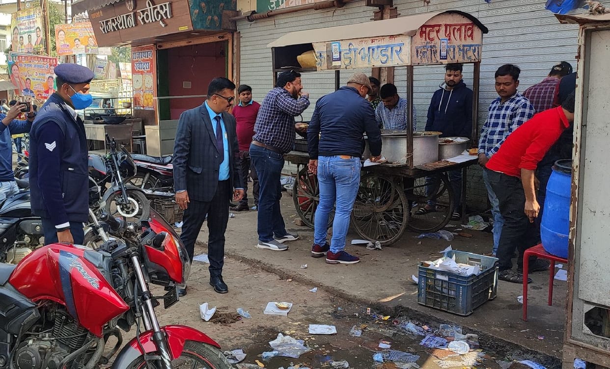 Oops! So much filth in the city... at least take some responsibility