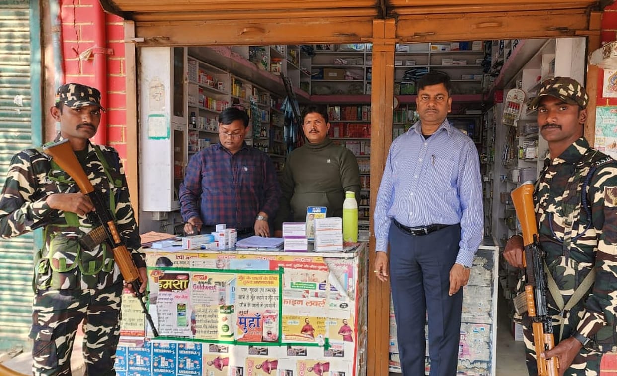 Drug team raided in border areas, seized a drug store