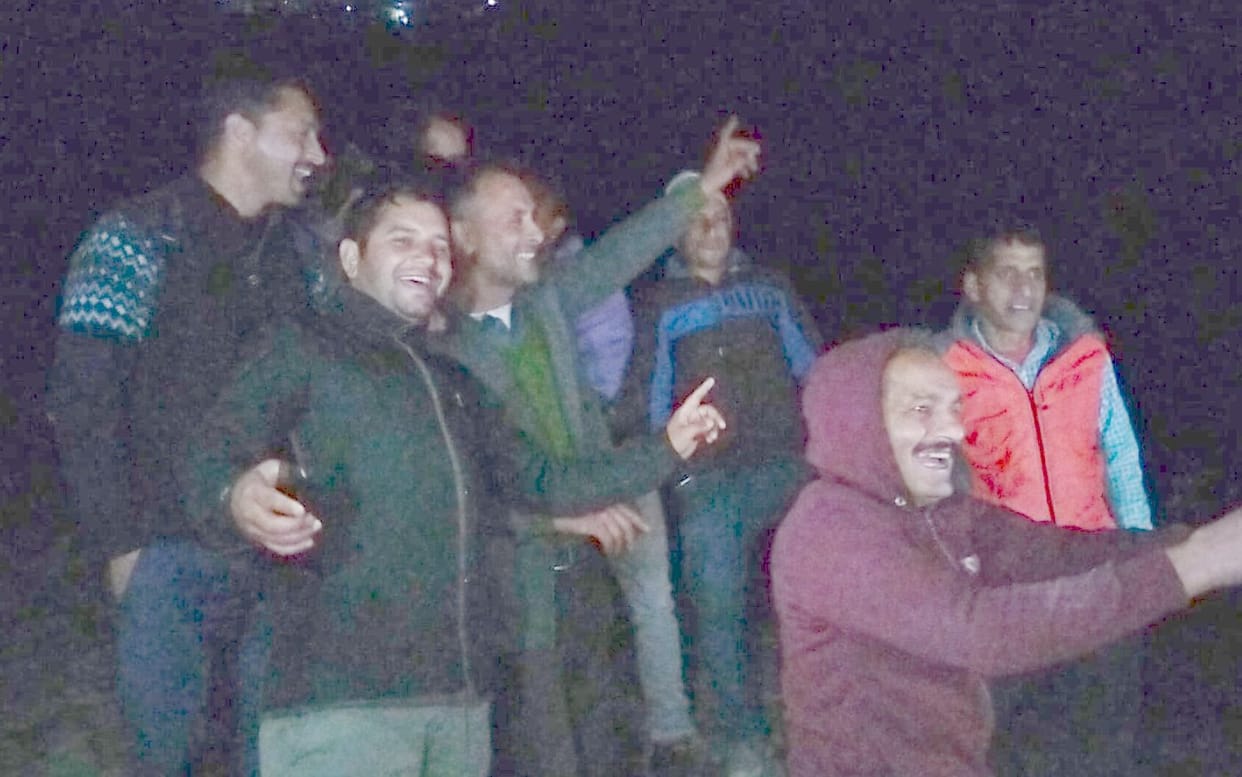 The villagers kept dancing on the DJ all night in the happiness of the road
