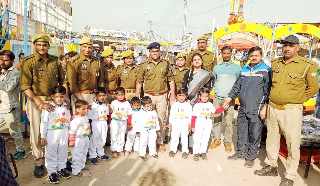The children of female prisoners saw the aligarh mahotsav in the jail