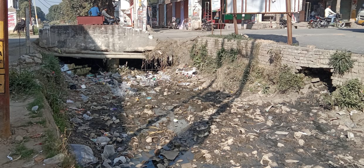 Eastern Yamuna Canal has been made a garbage dump