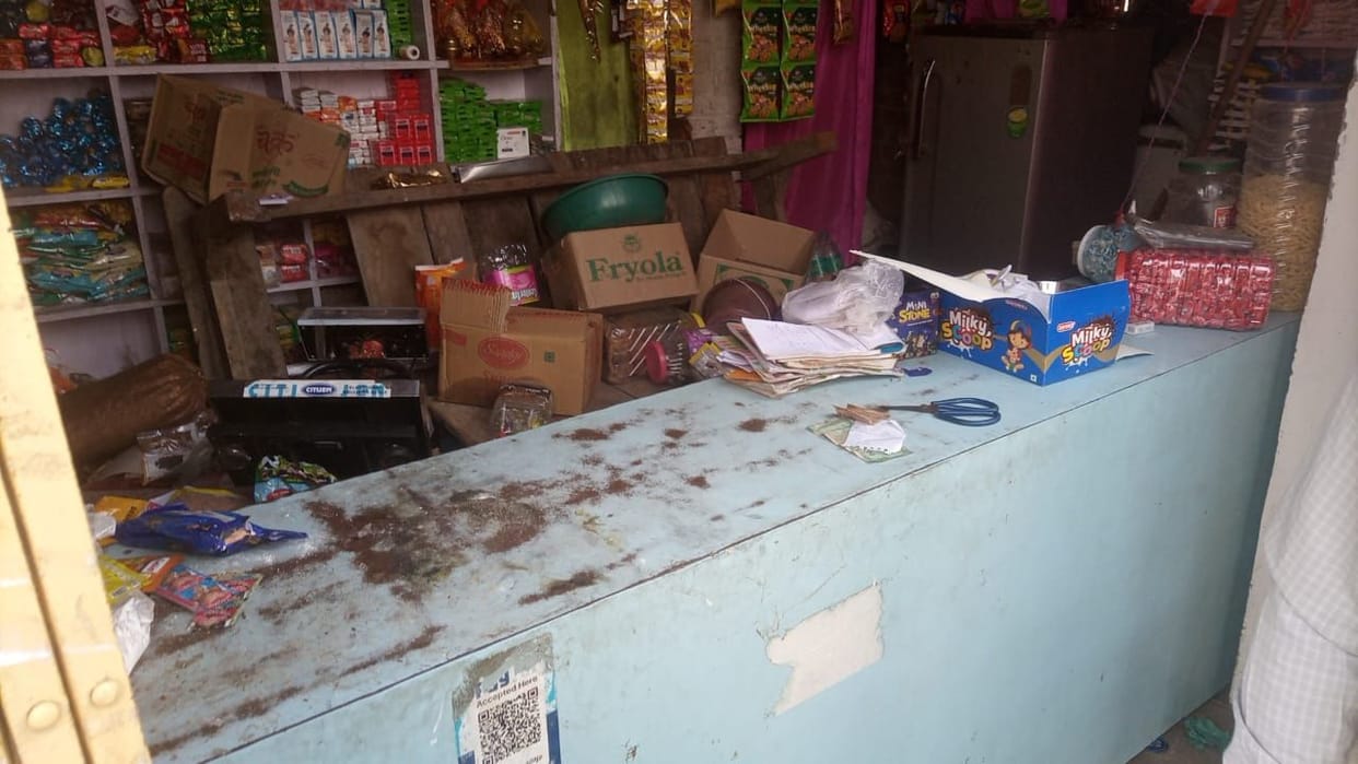 Theft by breaking the lock of grocery store