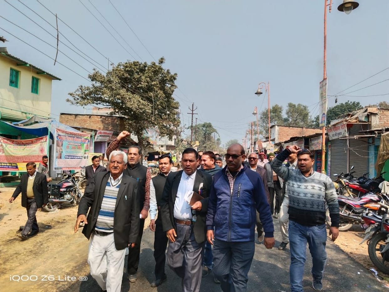 Advocates abstaining from judicial work demonstrated