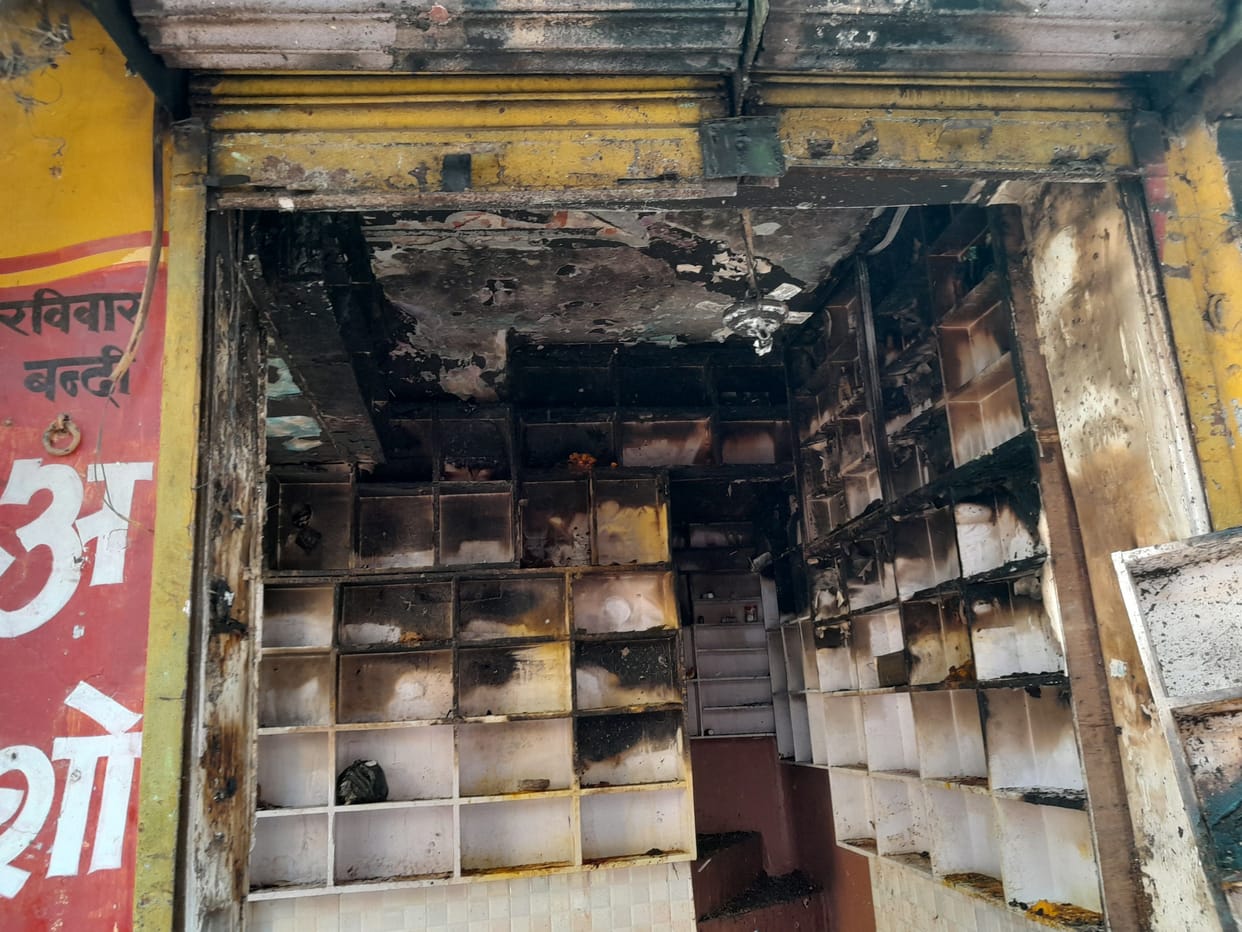 Fire broke out in the grocery store
