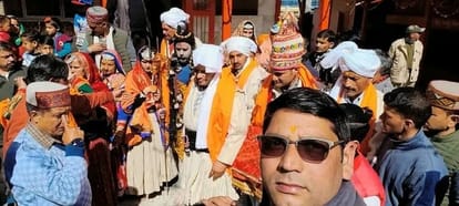 चंबा के भरमौर में शिव पार्वती की झांकी के दौरान कलाकार।संवाद