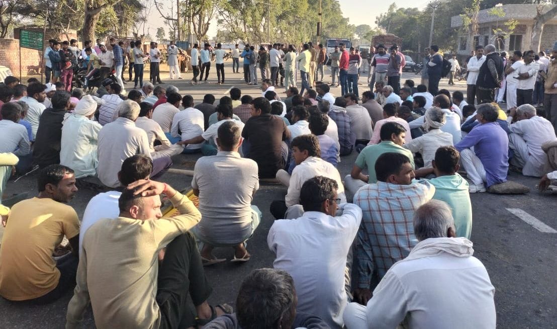Demanding the arrest of the Bolero driver, the villagers blocked the NH 709 E by keeping the dead body
