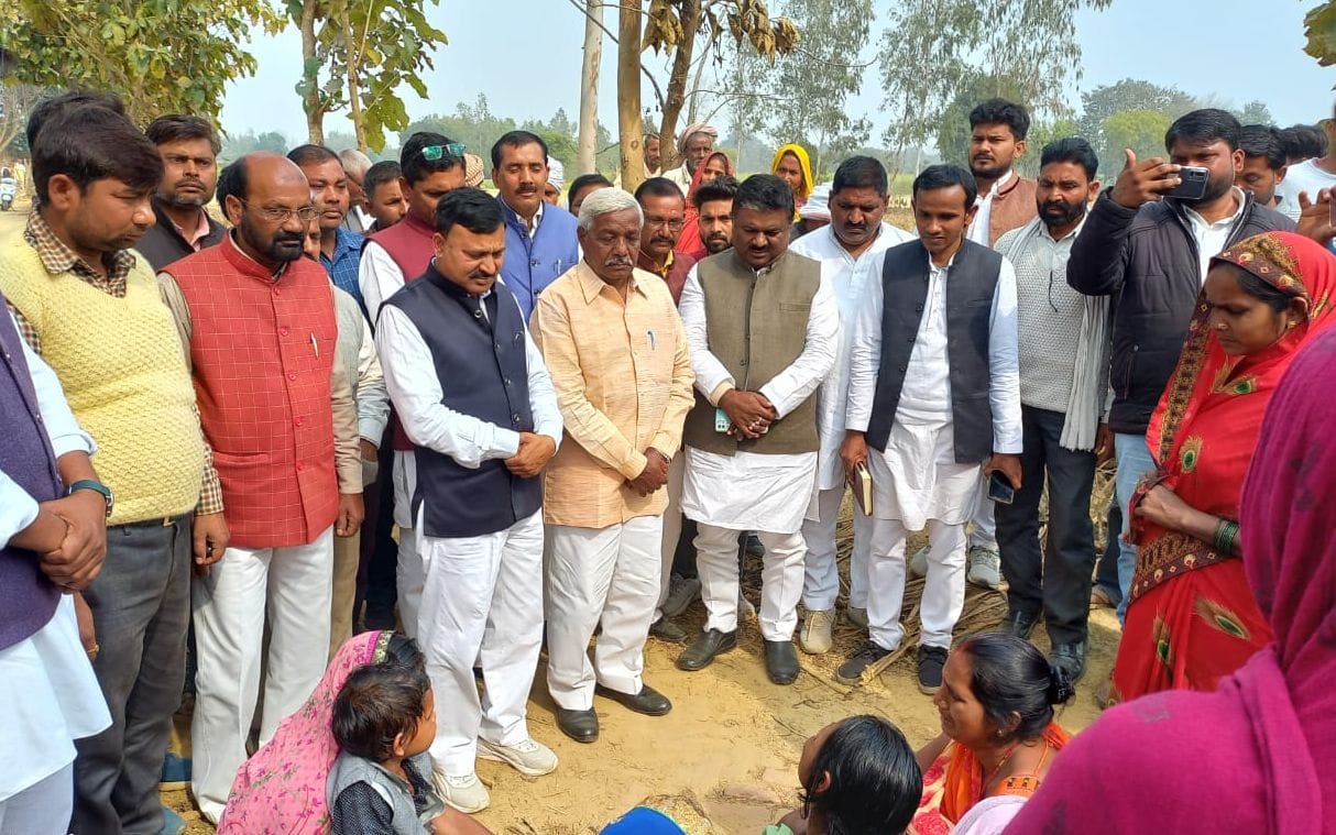 samajwadi party gonda meeting two dead