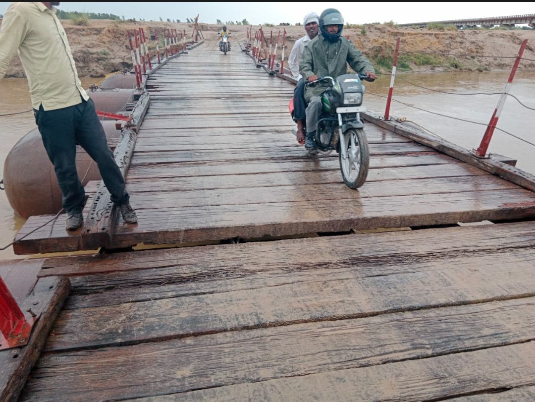 Pantoon bridge damaged for the fourth time due to the load of heavy vehicles
