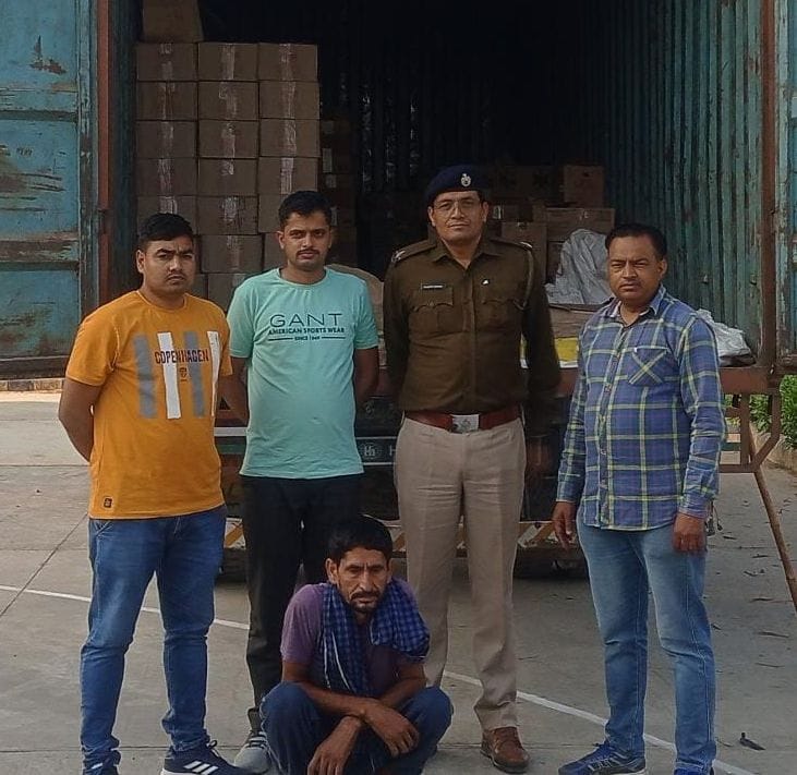 Truck carrying liquor illegally caught, 135 boxes recovered