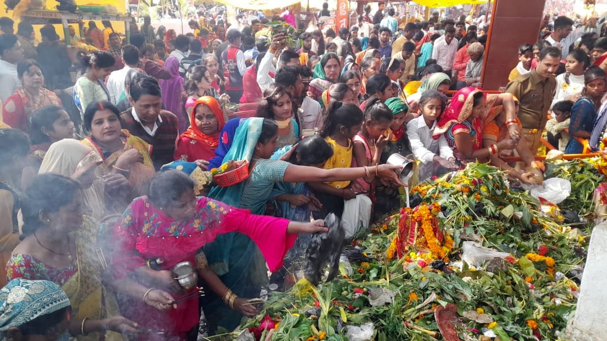 Devotees gathered in Shiva temples on Mahashivaratri
