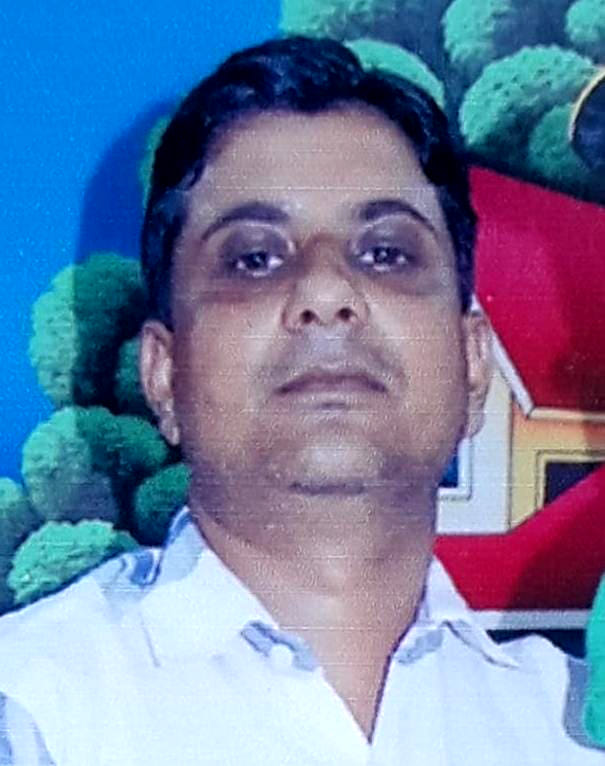 Husband commits suicide by slitting his neck after quarreling with his wife