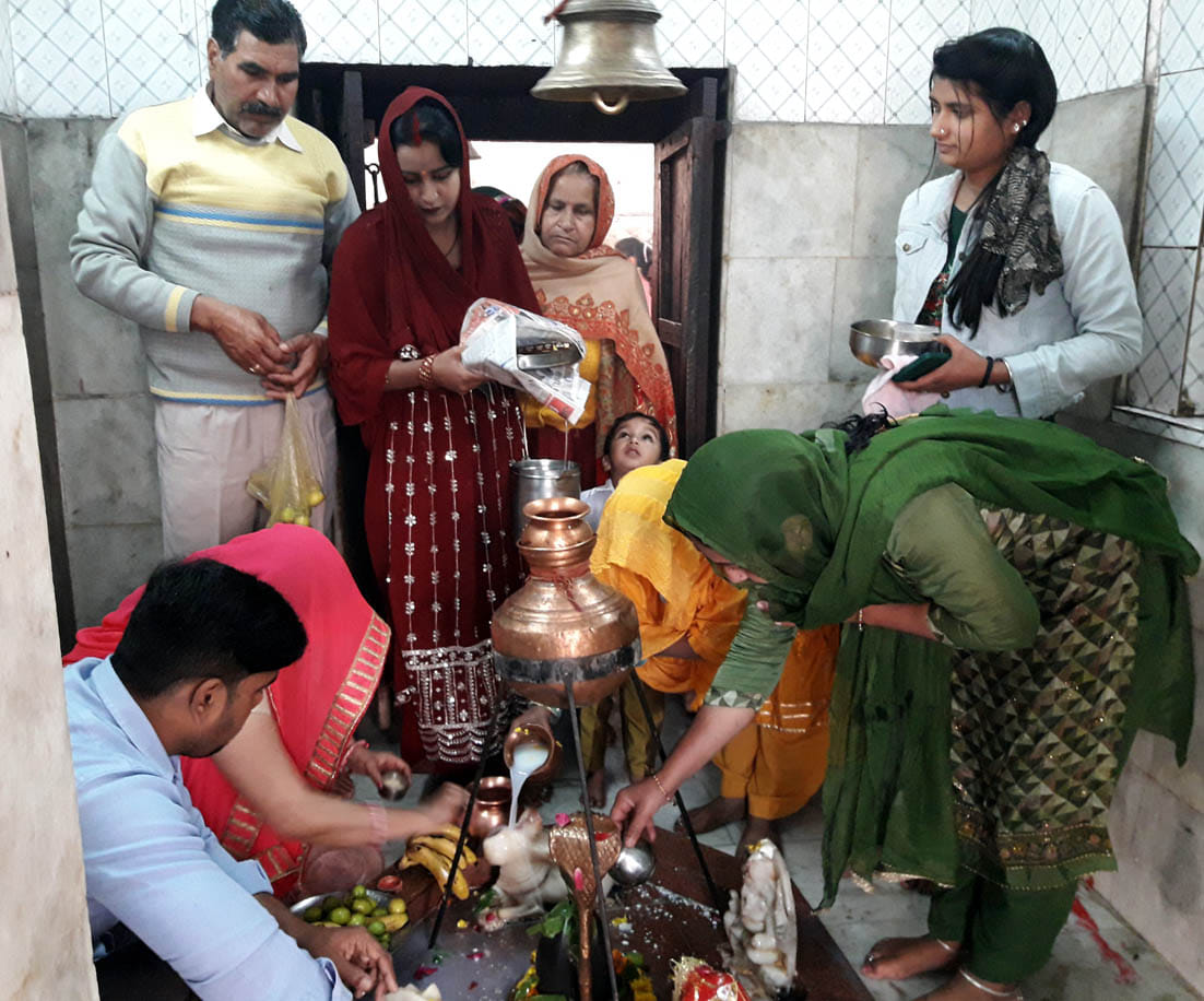 Devotees throng temples on Mahashivaratri