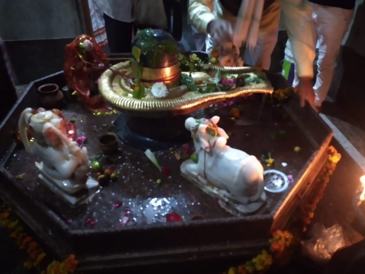 Devotees performed Jalabhishek in temples, sought vows