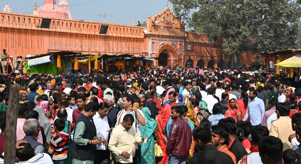 Flood of faith in pagodas on Mahashivratri