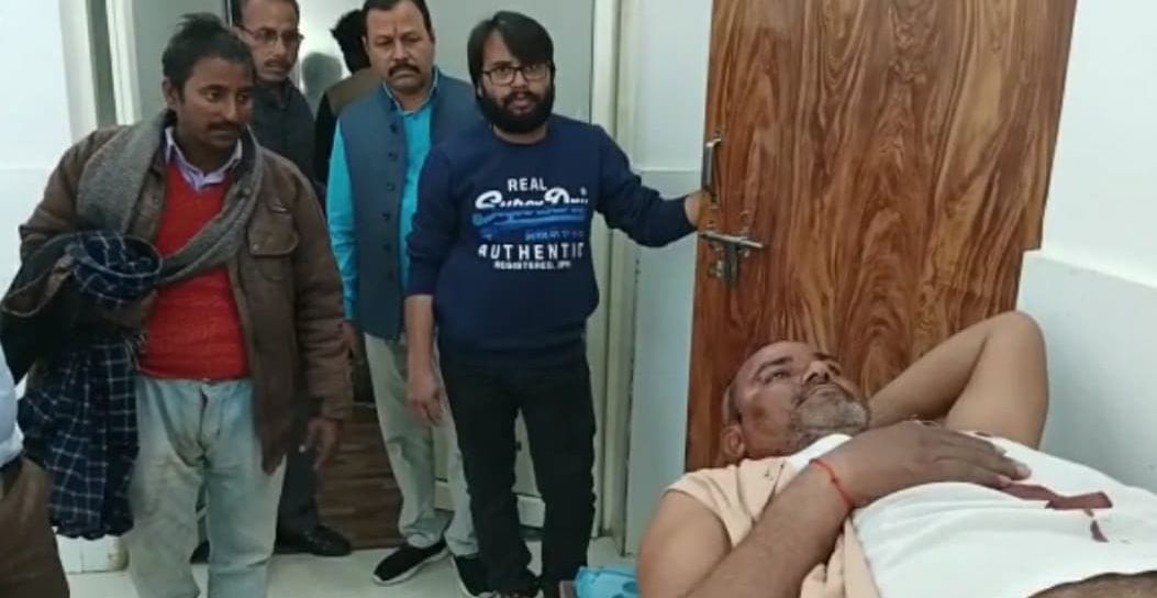 Looted two and a half lakhs by hitting a rod on the head of a sugarcane trader