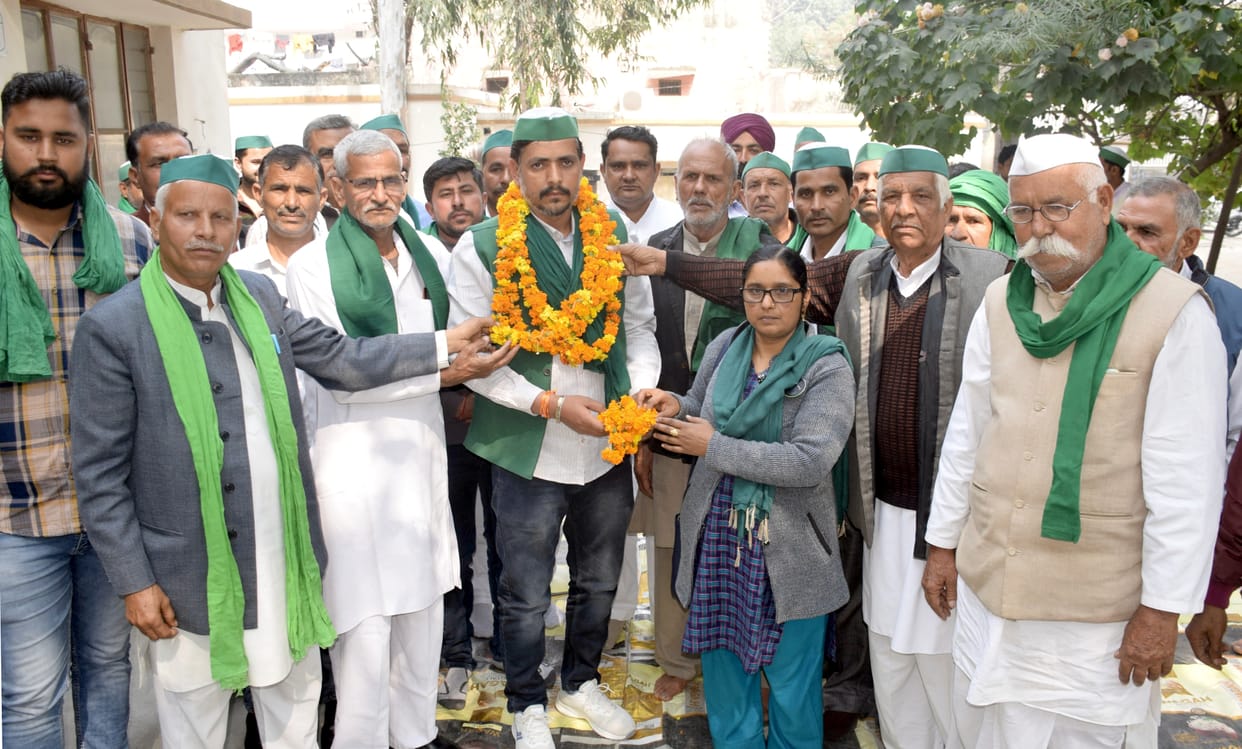 Will fight for the rights of the farmers by taking everyone together