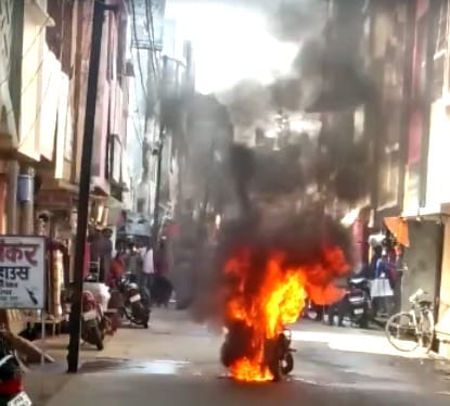 Fire broke out in a moving bike, burnt to ashes