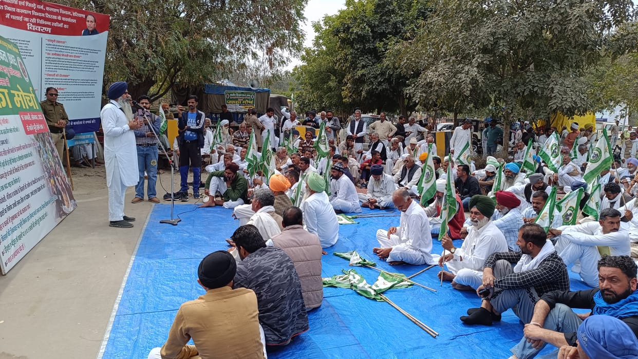 Now farmers will go on fast unto death: Small secretariat surrounded for seven hours on Monday, the main gate remained closed all day, common people had to enter from the back gate