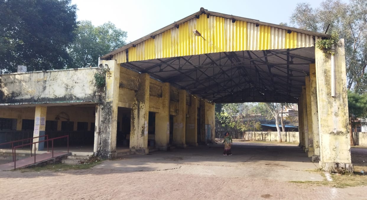 Buses do not go through the bus stand in Nehtaur, passengers keep wandering