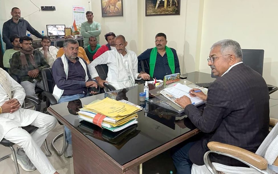 Farmers protest at DFO office in Bijnor