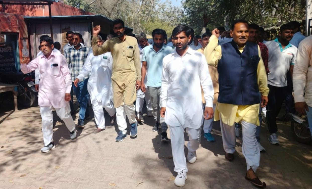 Sarpanch Association takes out fury march, submits memorandum to CM
