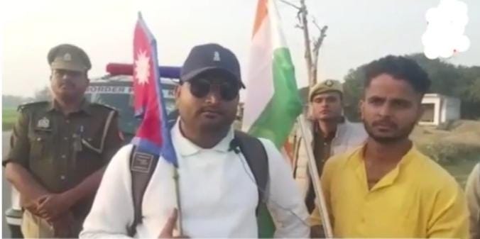 Two youngman has gone to Ayodhya