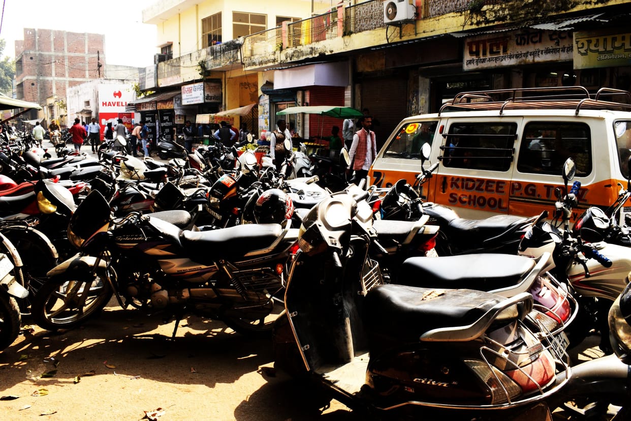 Illegal parking on bumpy roads... there will be a jam