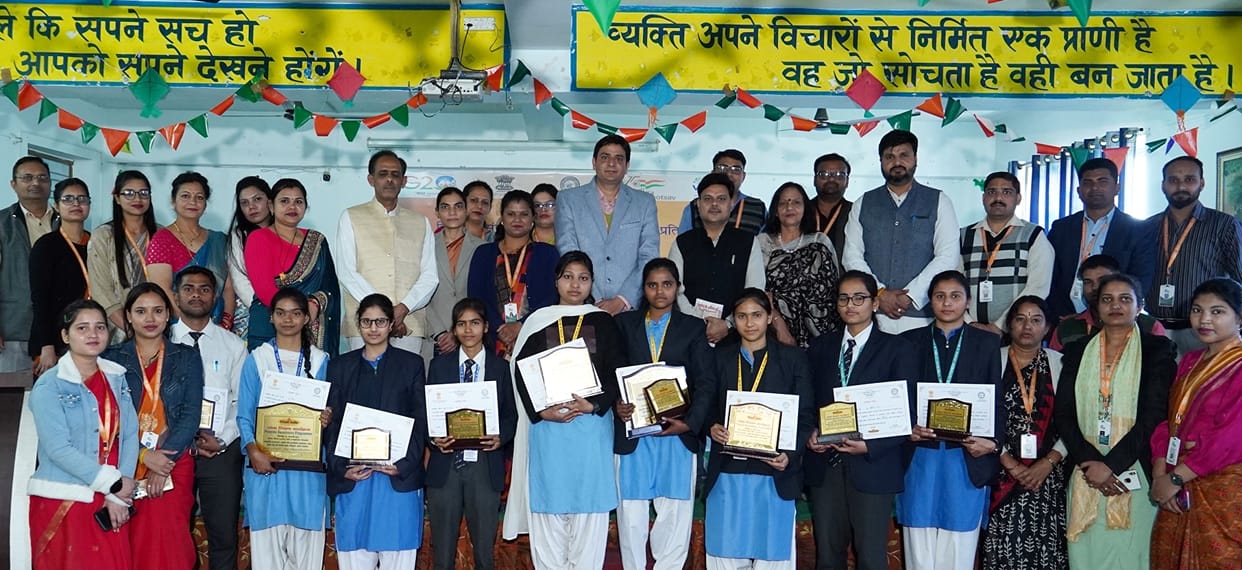 Important role of Khadi in building self-reliant India: Dr. Nitesh Dhawan