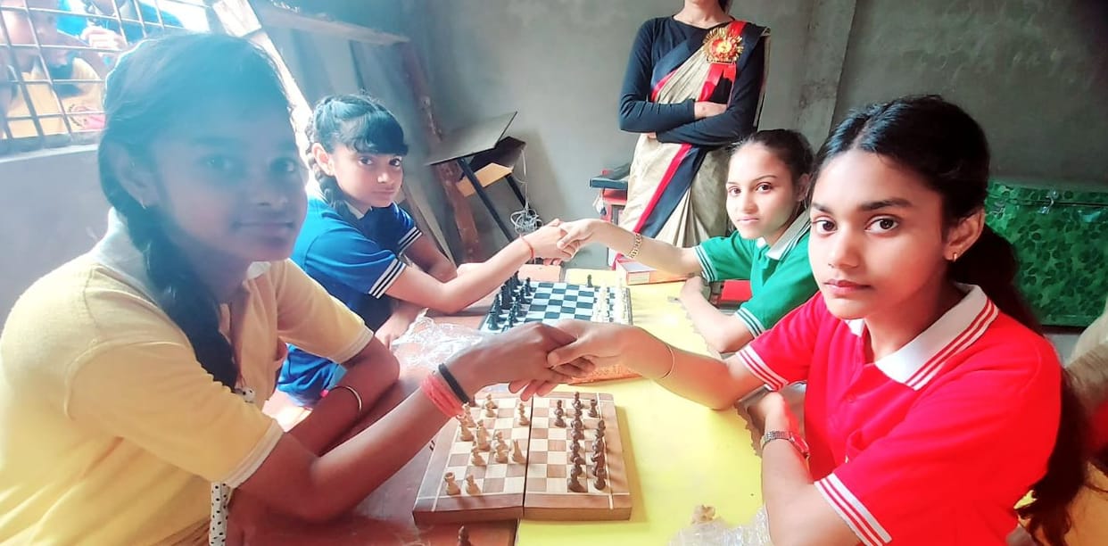 Divya tops in chess by defeating Samiksha