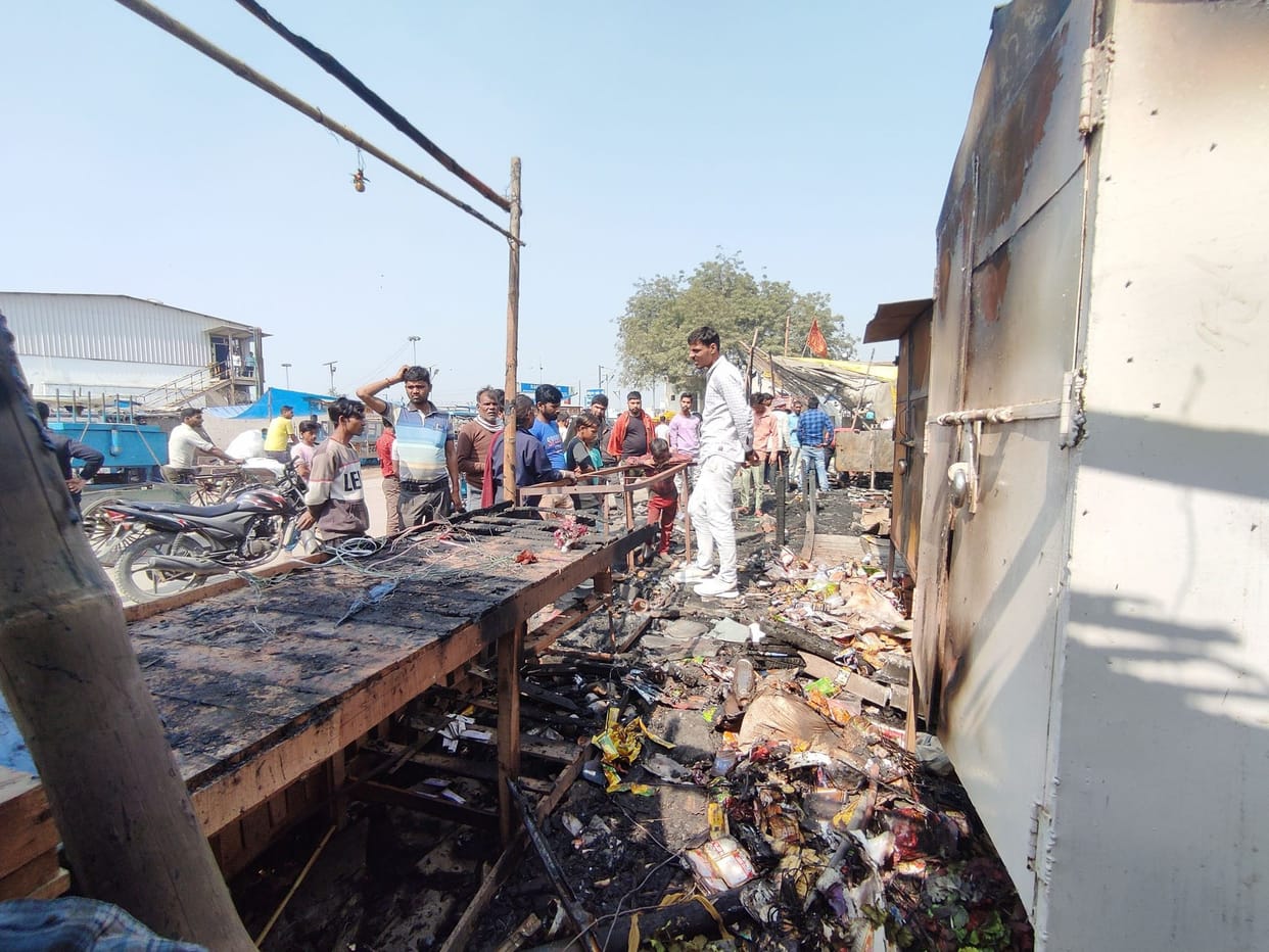 Fire broke out in kiosks, goods of 10 shops burnt