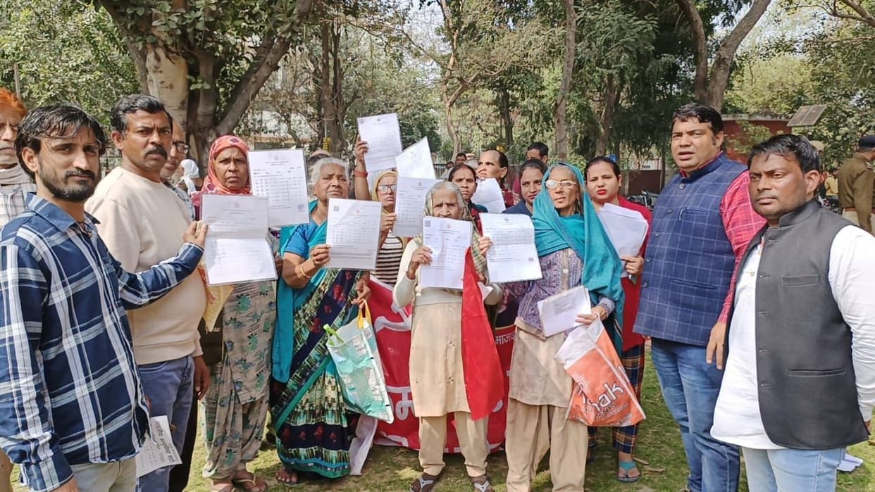 Demonstration against flaws in PPP and cutting of BPL cards