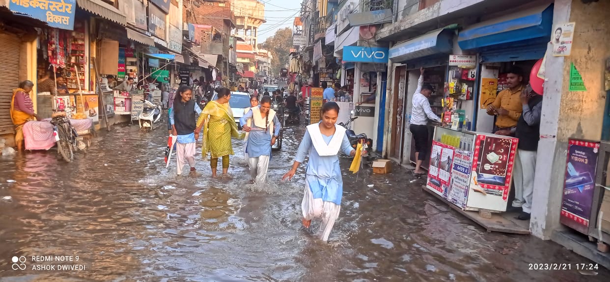 Overhead tank's spindle rod broken, water crisis in three thousand houses