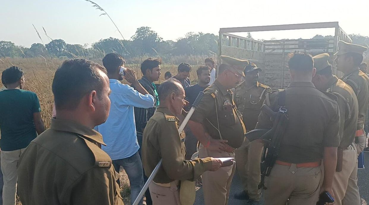 Old man's dead body found in Sai river in Lalganj, fear of murder