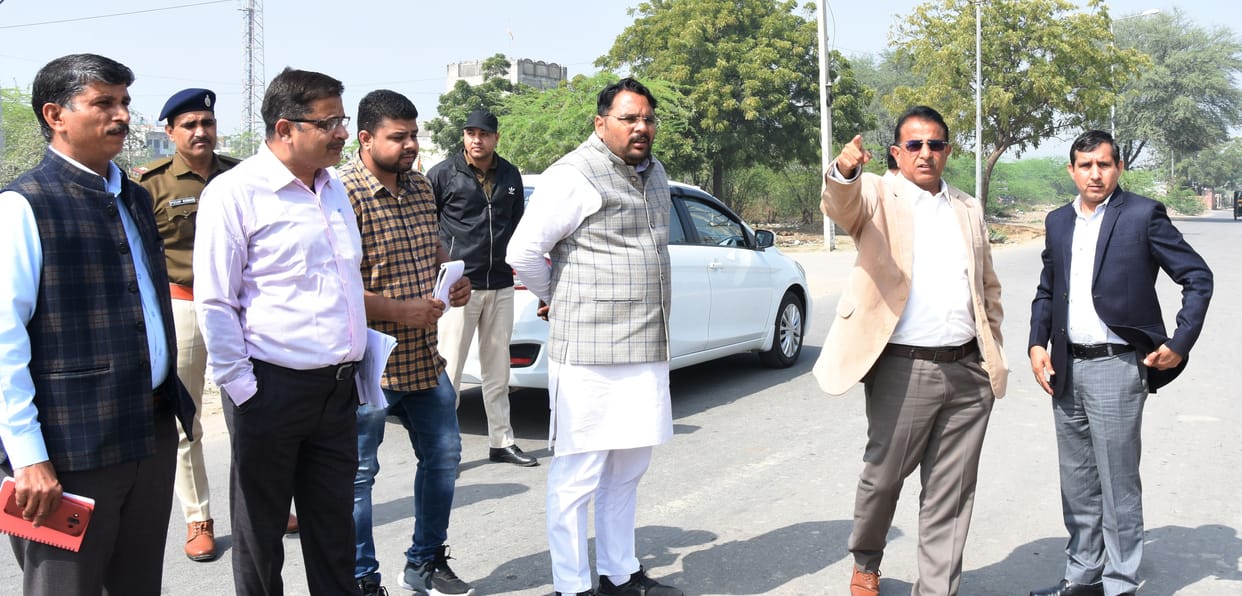 DC reached the spot with the officials to know the problems