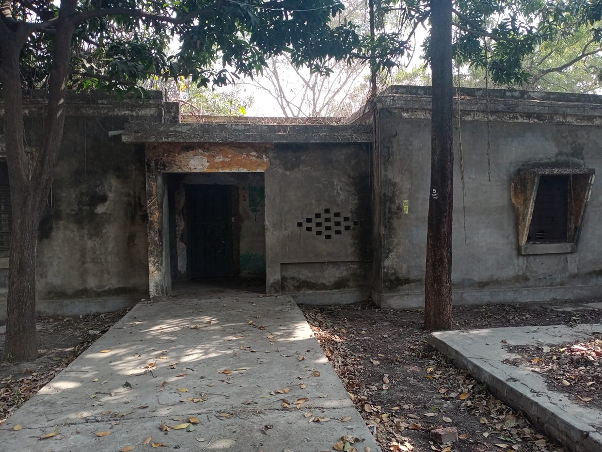 Warning to evacuate ruined houses
