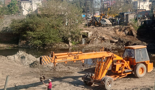 Construction of bridge on Dhamola started in metropolis