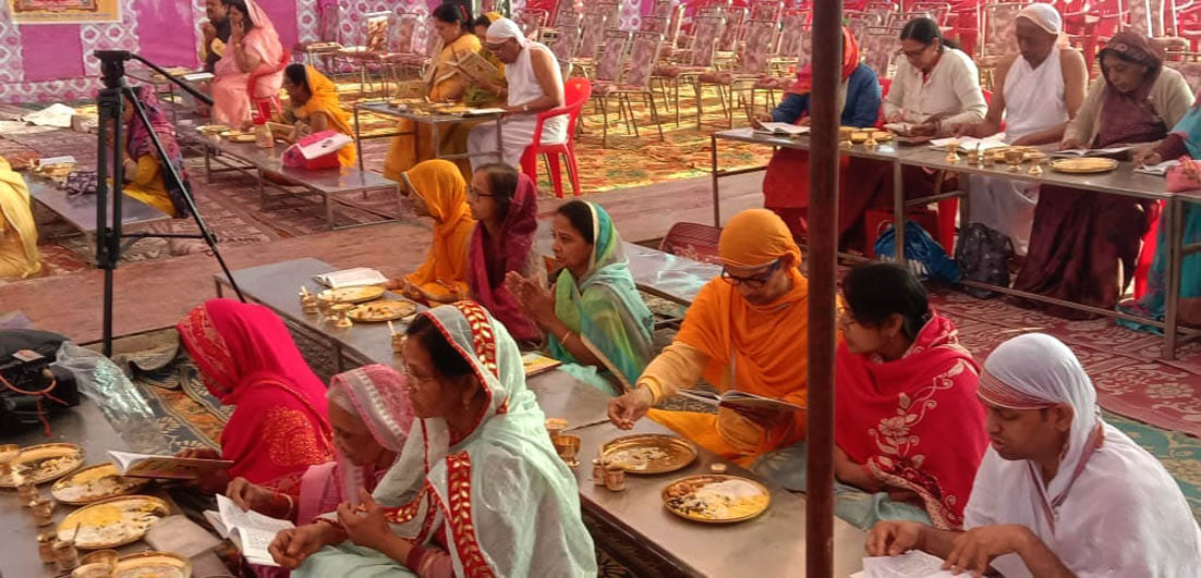 Devotees worshiped Lord Adinath