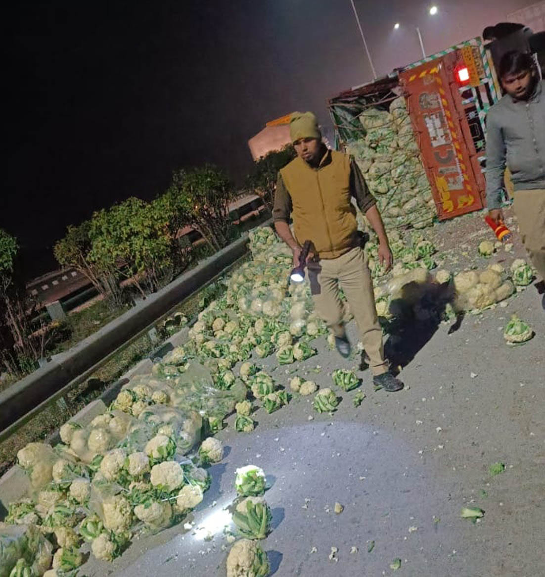 Canter full of vegetables overturned, driver injured