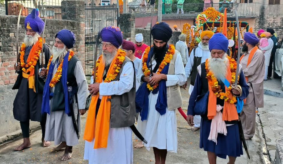 Grand city kirtan taken out in Paniyali Kasimpur