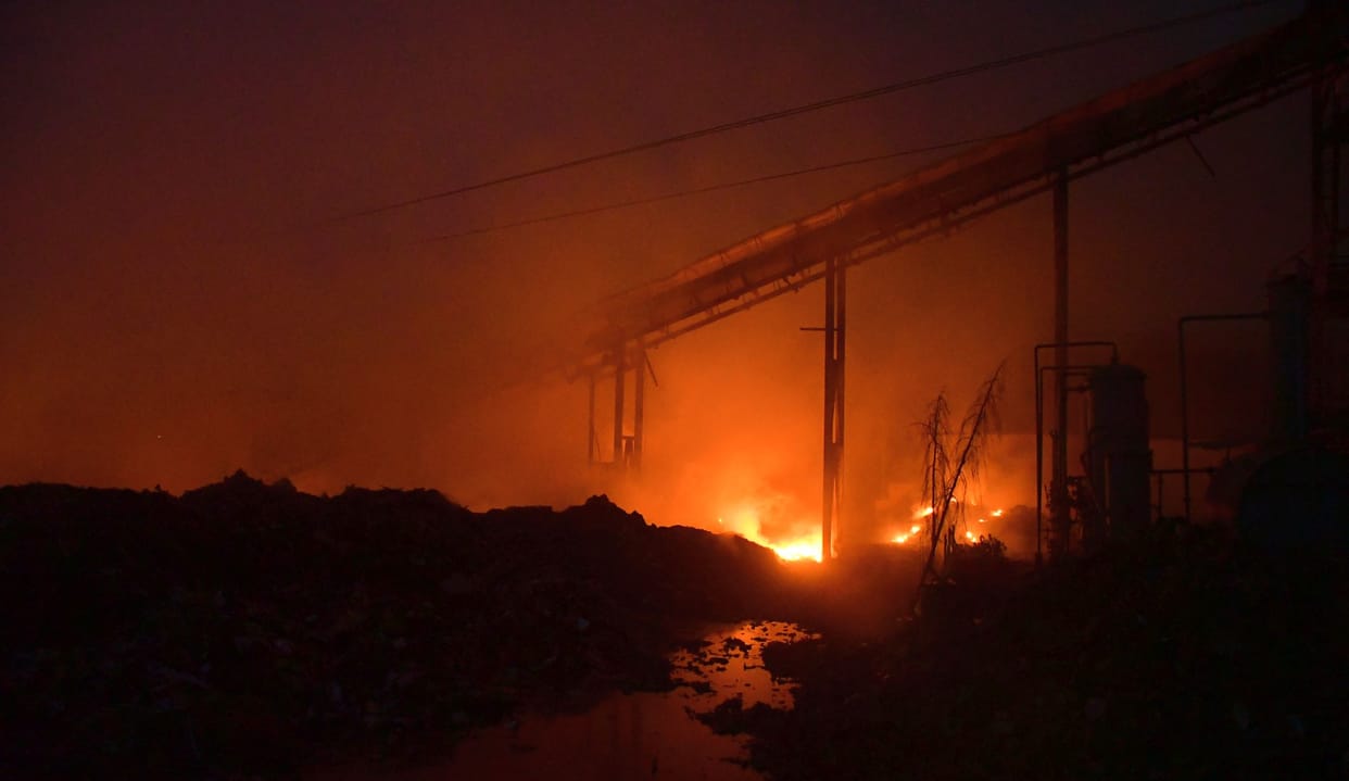 Fire broke out again in garbage plant, people troubled by smoke