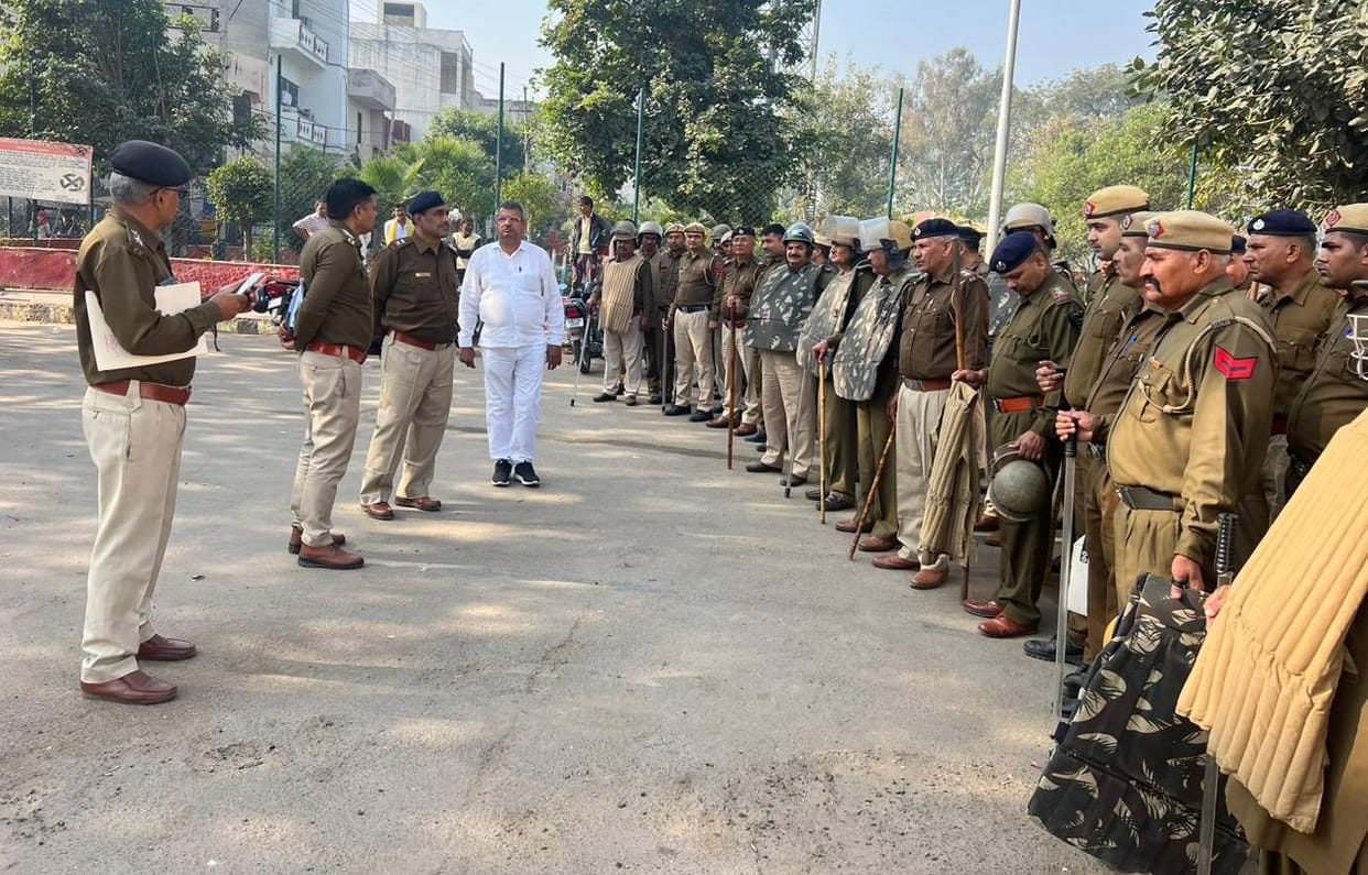 Gohana railway station turned into a police cantonment on the warning of stopping the train