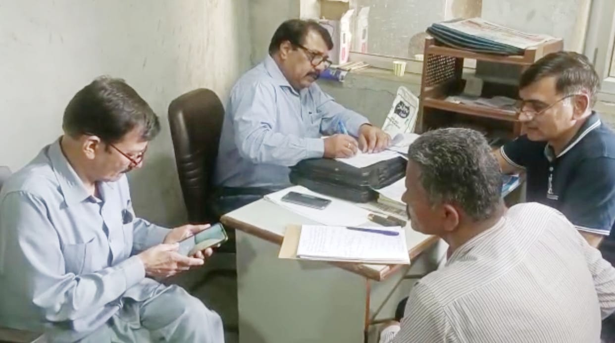 Chief Minister's flying squad raided dairy and filled samples of milk and cream