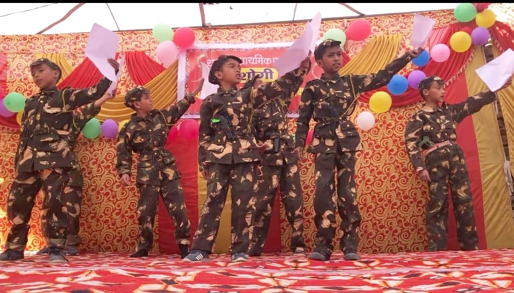 Chhota baccha jan ke...song by small child of kharahal school kullu