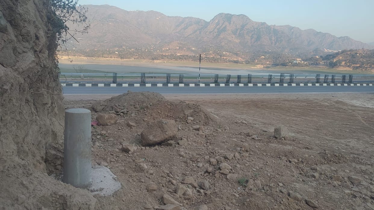 Pillars on Kiratpur-Nerchowk fourlane from Rishikesh to Bagthedu
