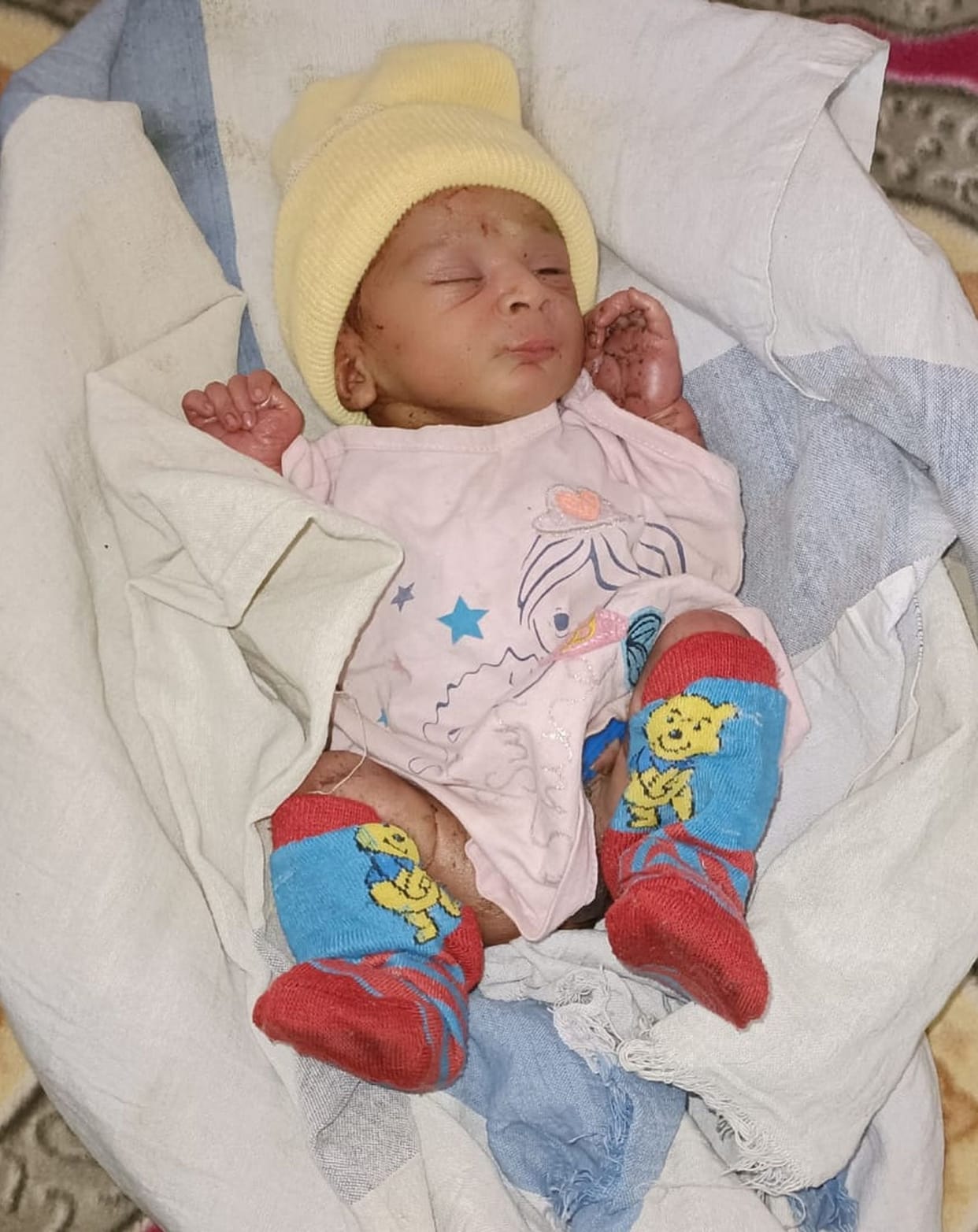 Newborn Chandausi Refer found in well, line of adopters started